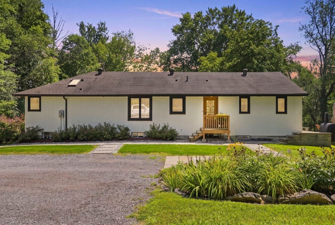 Bungalow on a treed lot, Governors Road, Dundas